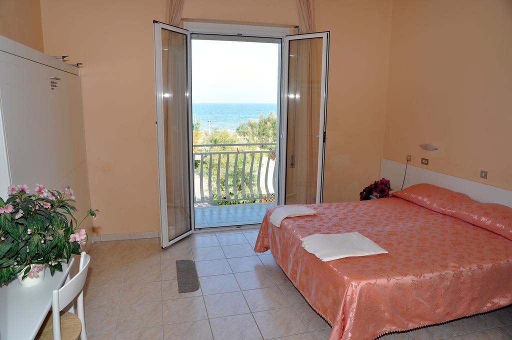 Hotel Perla Senigallia Bagian luar foto