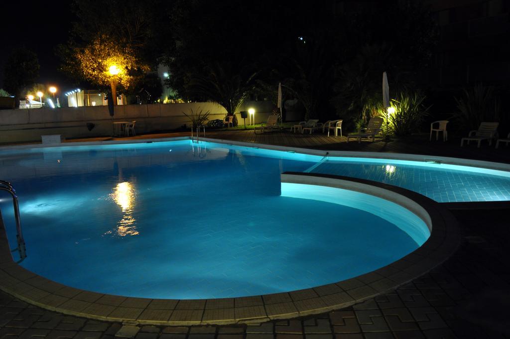 Hotel Perla Senigallia Bagian luar foto