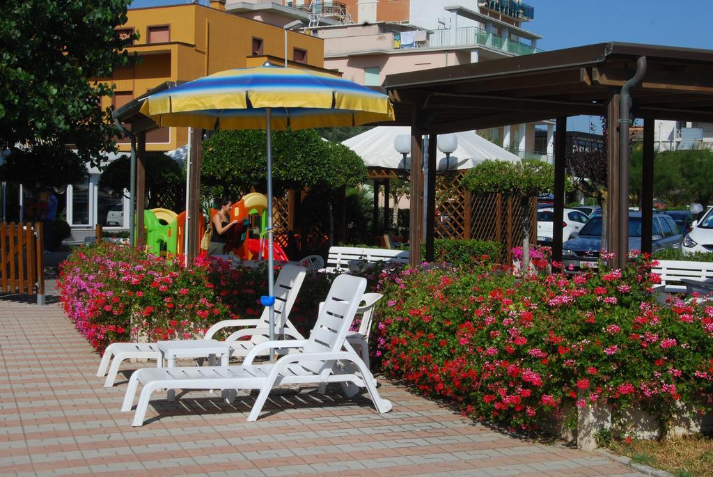 Hotel Perla Senigallia Bagian luar foto