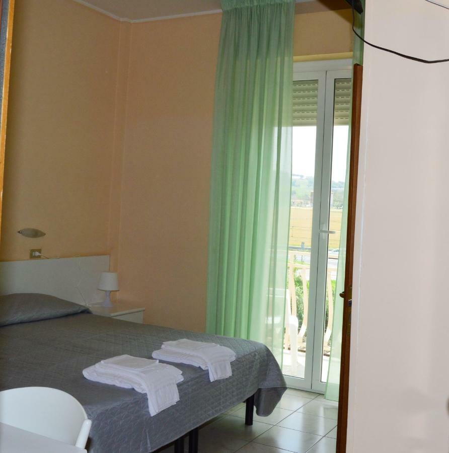 Hotel Perla Senigallia Bagian luar foto