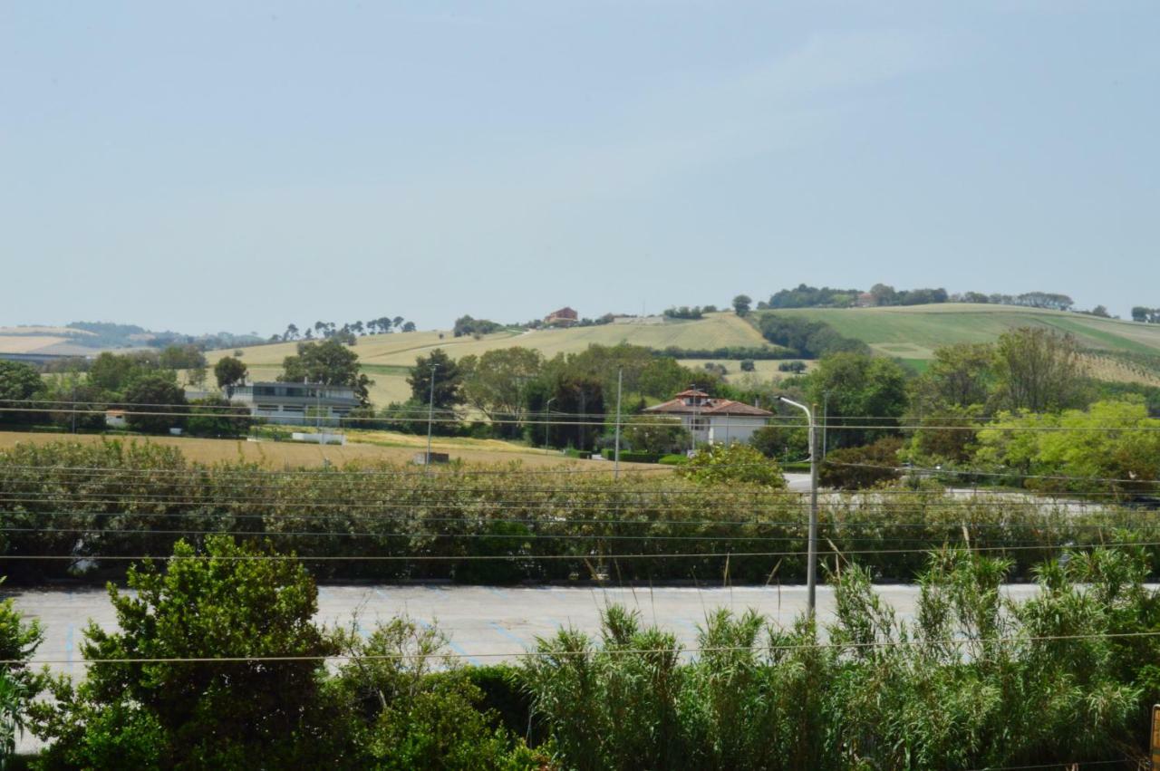 Hotel Perla Senigallia Bagian luar foto