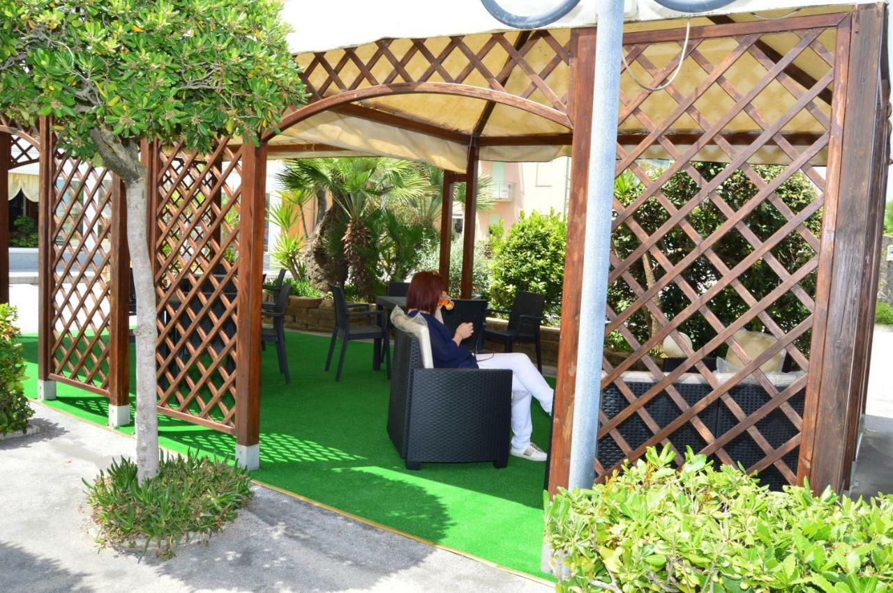 Hotel Perla Senigallia Bagian luar foto