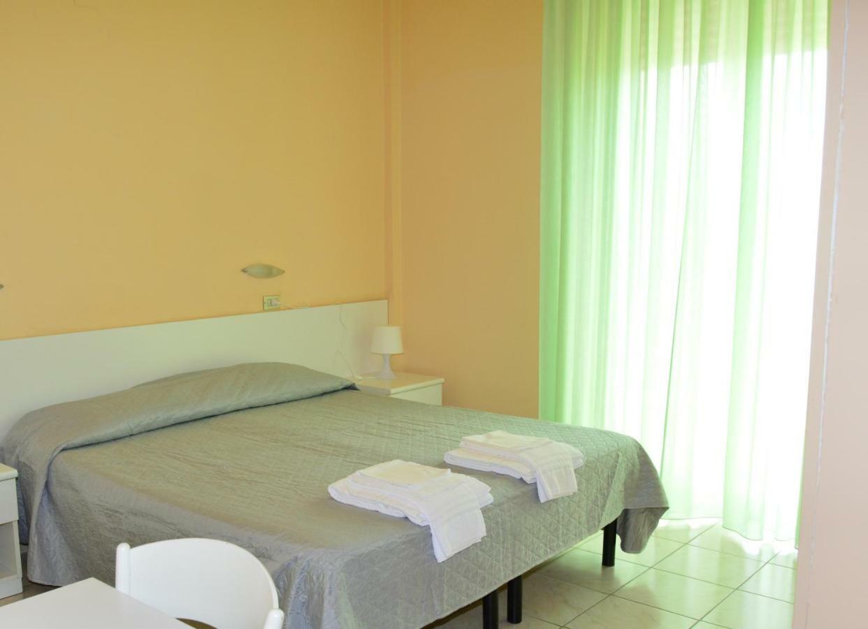 Hotel Perla Senigallia Bagian luar foto