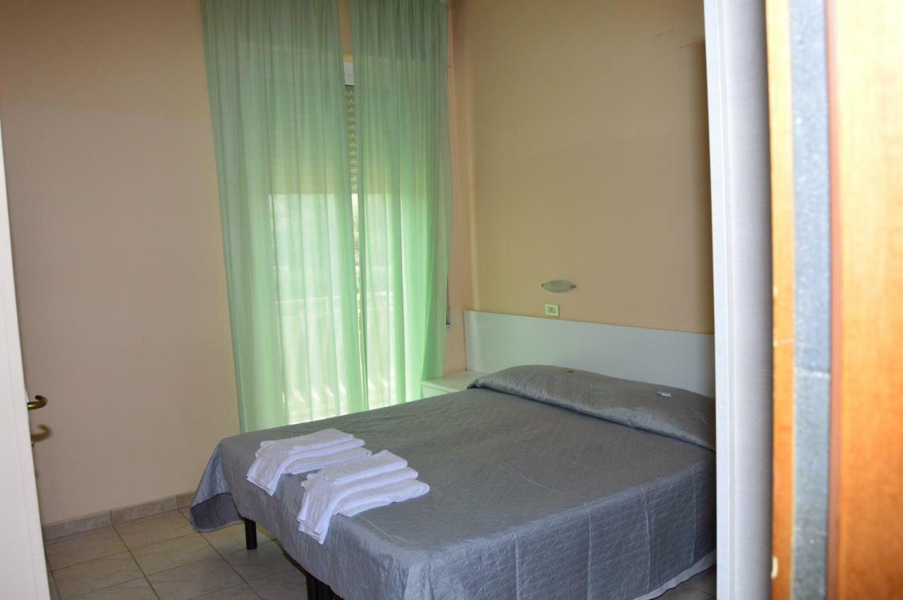 Hotel Perla Senigallia Bagian luar foto