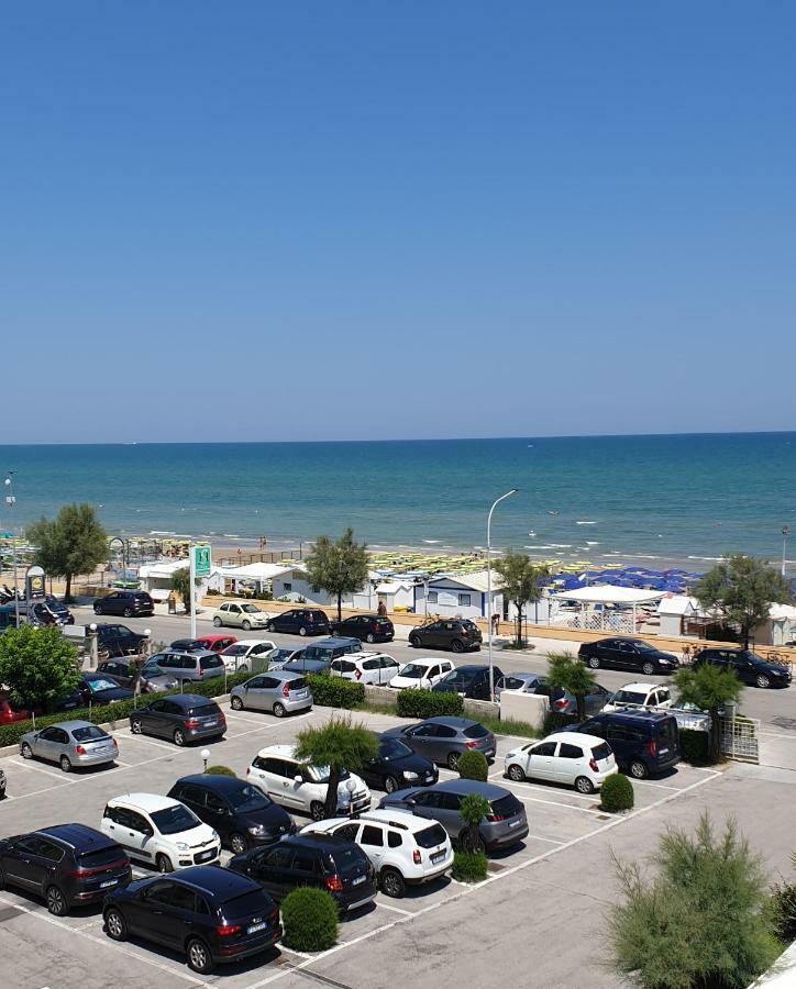 Hotel Perla Senigallia Bagian luar foto