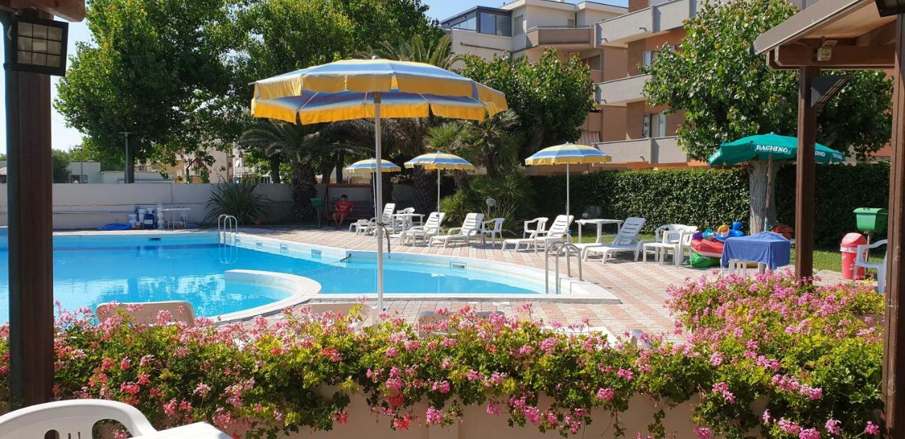 Hotel Perla Senigallia Bagian luar foto